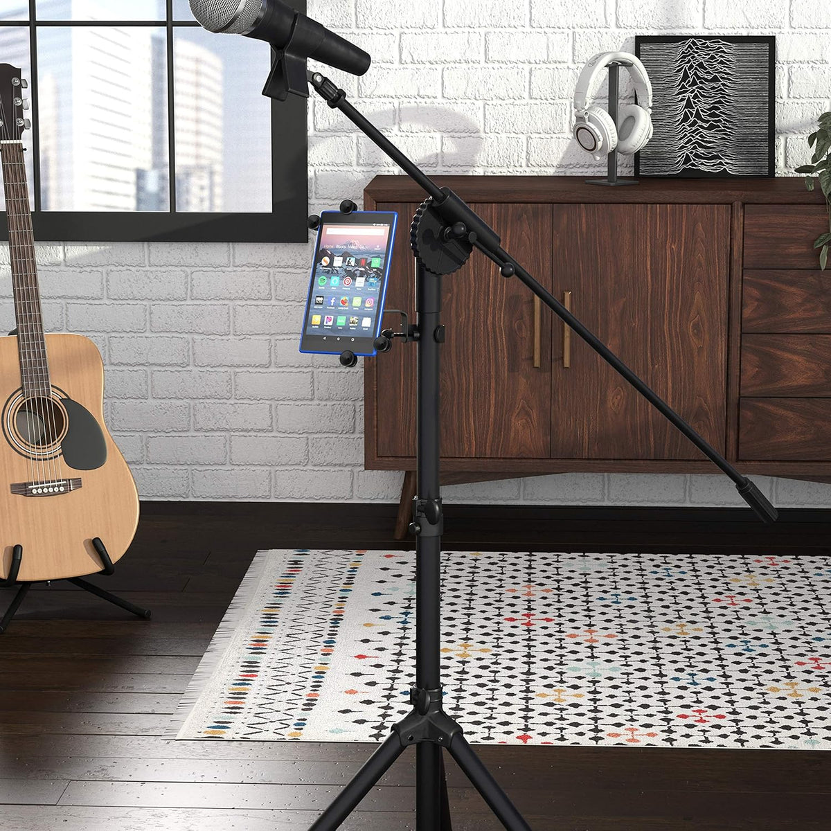 Amazon Basics Adjustable Tablet/iPad Mic Stand Holder for Music Performance, Black